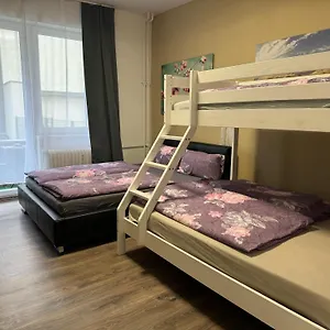 berlin-pur-wohnung-fur-bis-zu-12-personen.find-berlin-hotels.com/